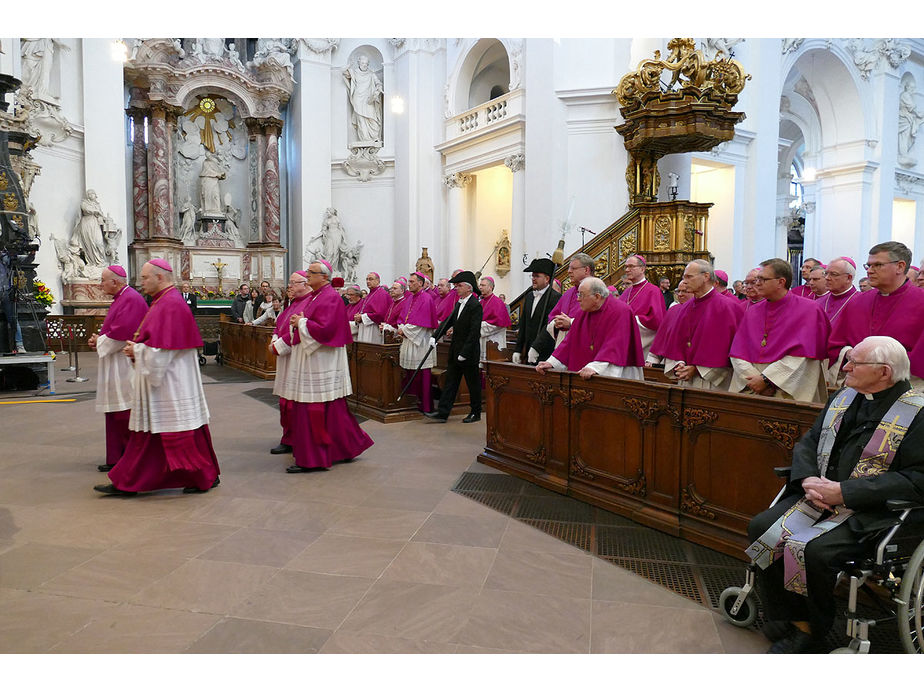 Abschlussvesper der Bischofskonferenz mit Austeilung des Bonifatiussegens (Foto: Karl-Franz Thiede)